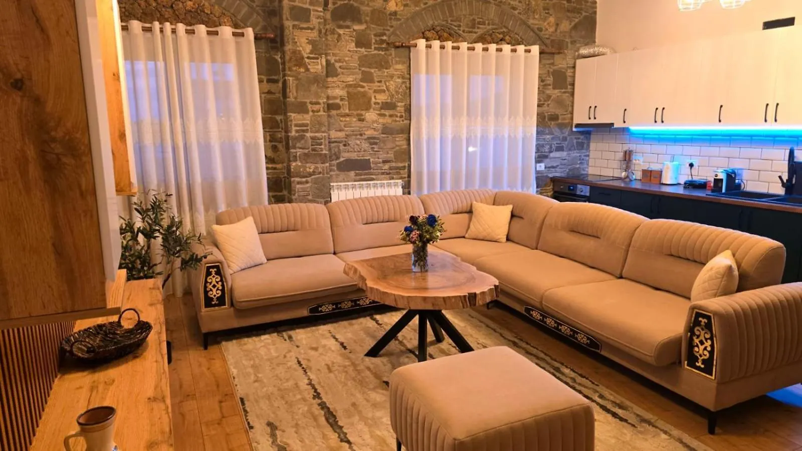 Berat Stone House Daire 0*,